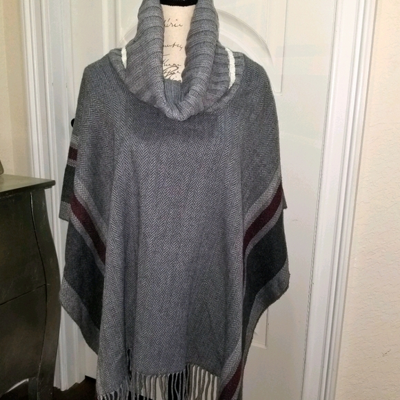 Kenneth Cole Ponch - Picture 1 of 2